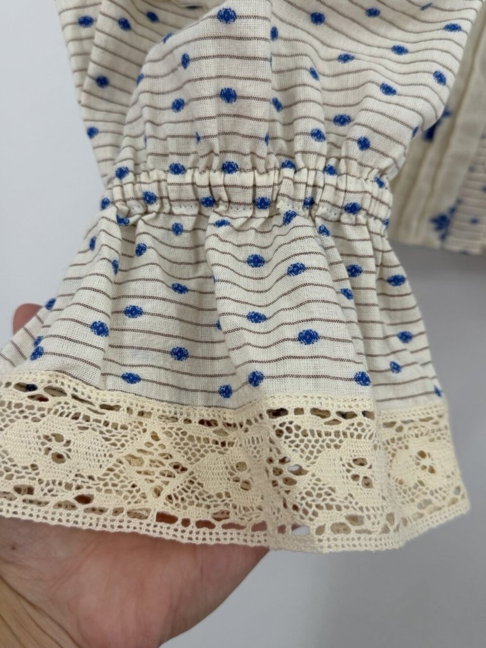 Hunter Bell Ezra Blouse size S Small Cotton Blend Blue Medallion, Cream - Picture 4 of 11